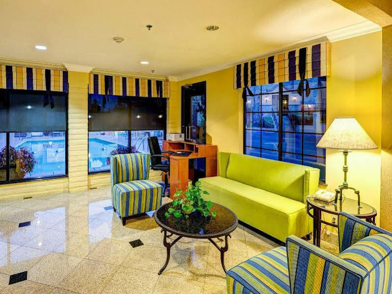 Holiday Inn Express San Diego - Rancho Bernardo, An Ihg Hotel מראה חיצוני תמונה